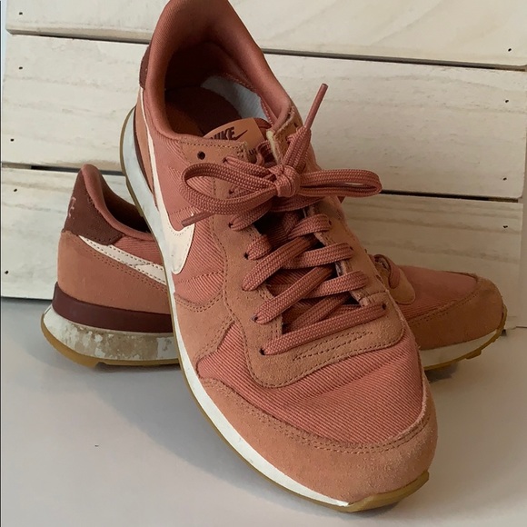 Nike Women's Internationalist 'Terra Blush' Sz 8.5 - Picture 2 of 5